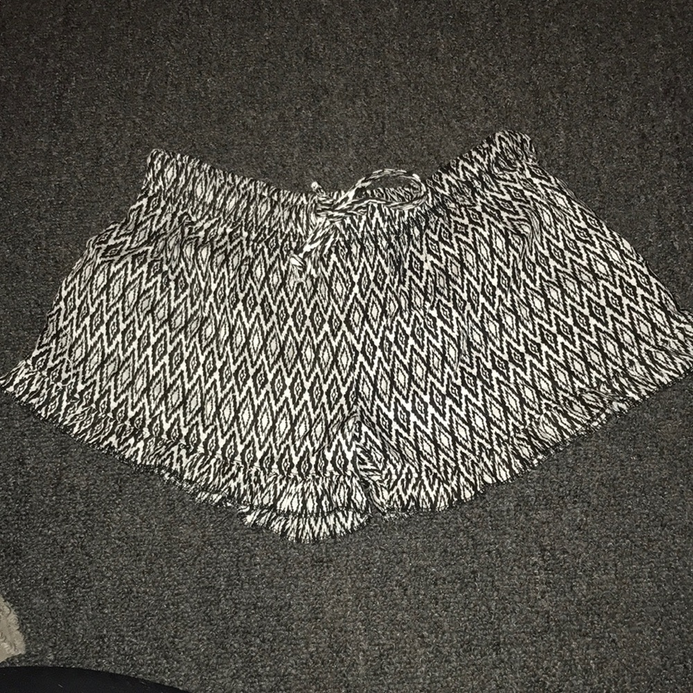 BobbieBrooks medium beachy shorts